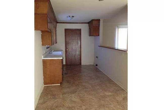 Building Photo - Coming Soon! 3 bed/ 1 bath!