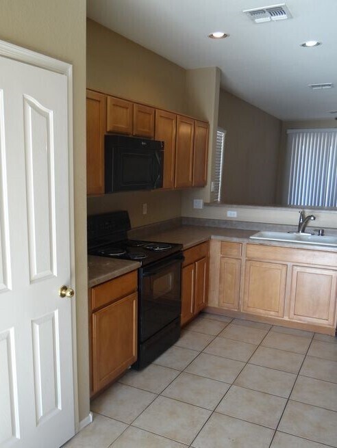 Building Photo - Fantastic 3-Bedroom Home For Rent in Avond...