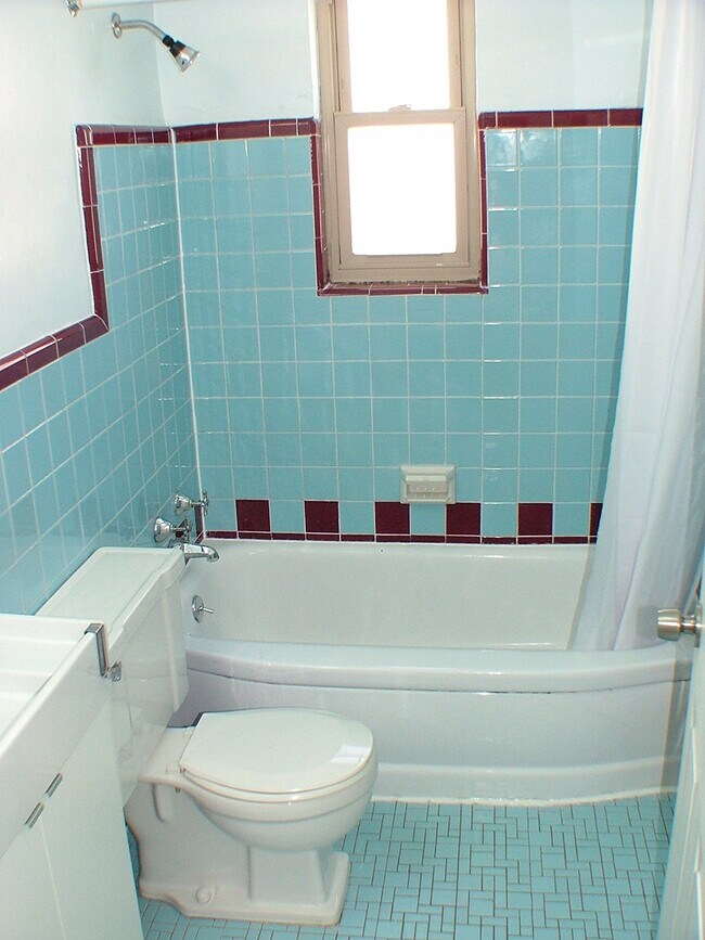Building Photo - 3724 Drakewood Dr