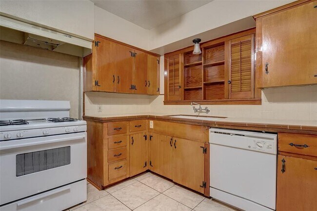 Building Photo - 6822 Crosswell St