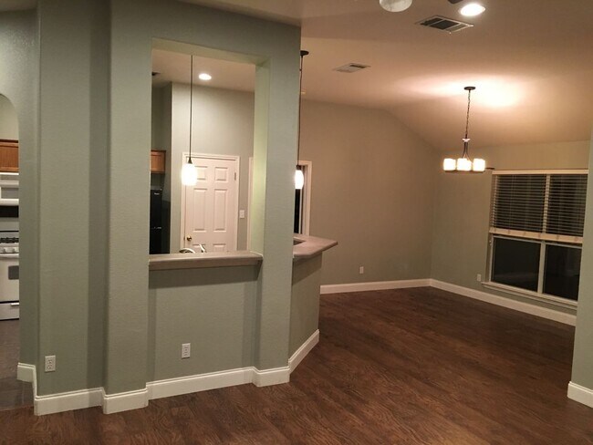 Building Photo - 4900 Tiger Lily Way
