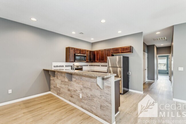 Foto del edificio - Brand New 3 Bed Duplex Across from NE Magnet