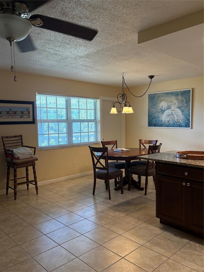 Foto del edificio - 2455 NE 51st St