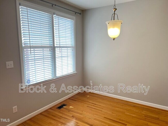 Foto del edificio - 4561 Treerose Way