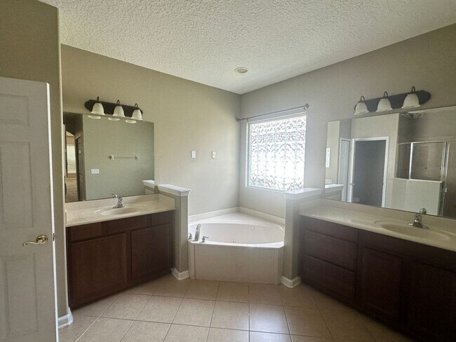 Building Photo - 14679 Silver Glen Dr. E.