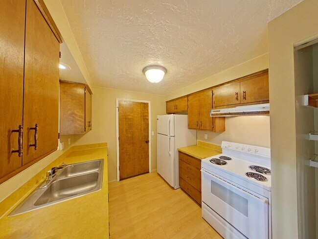 Building Photo - 24798 Parkside Dr