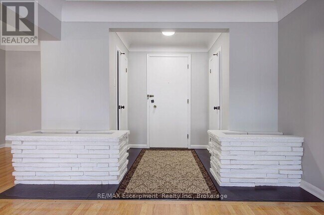Photo du bâtiment - 830 Robinson St