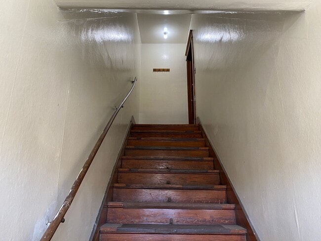 Building Photo - 827-833 Goodhue