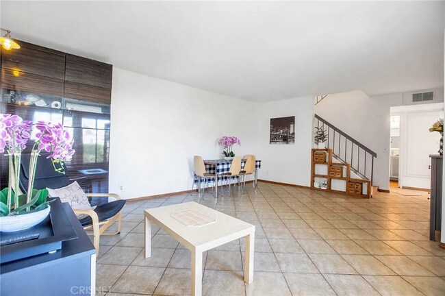 Foto del edificio - 18521 Mayall St