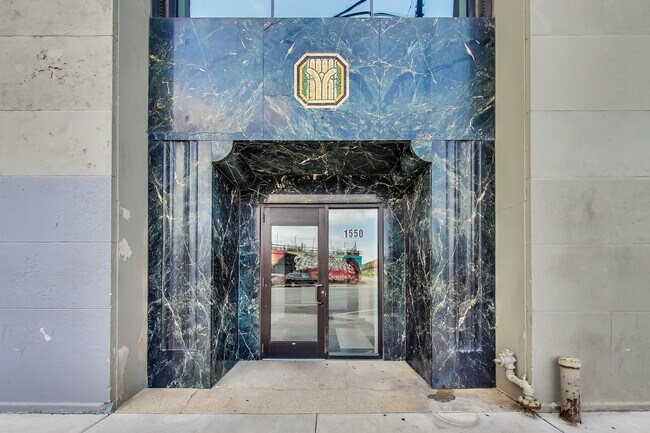 Foto del edificio - 1550 S Blue Island Ave