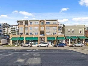 Building Photo - Property Name