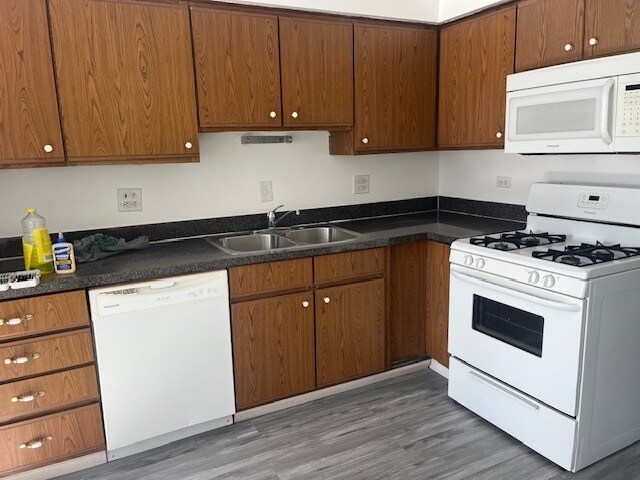 Foto del edificio - 9245 Irving Park Rd