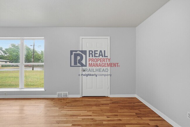 Foto del edificio - Updated 3-Bedroom Home with Spacious Fenced Backyard in Benbrook