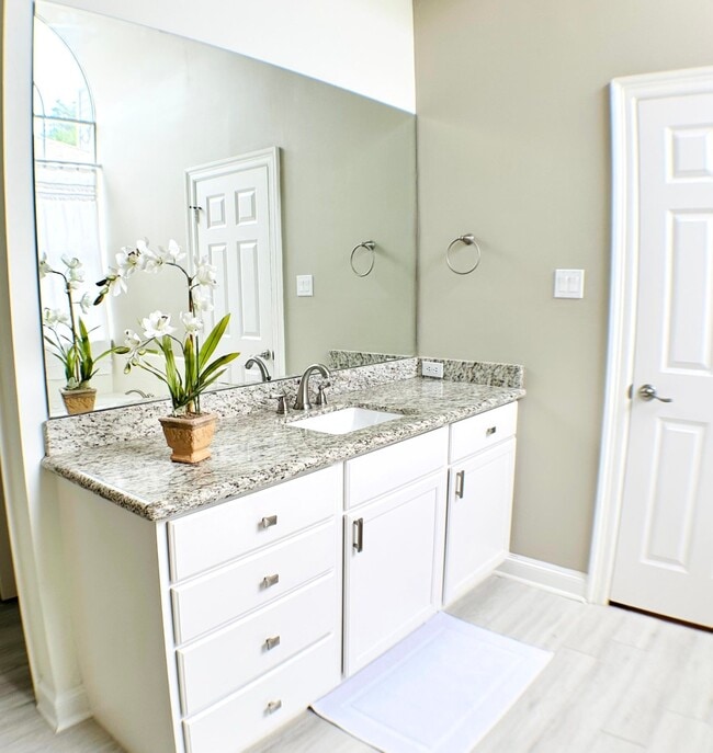 Building Photo - 913 Birdsall St