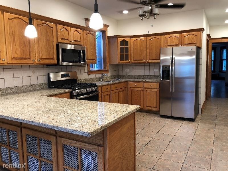 Foto principal - 2929 N Albany Ave