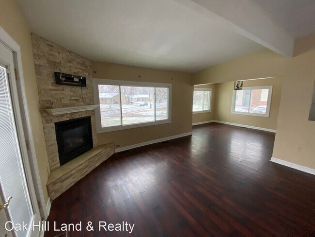 Building Photo - 3 br, 2.5 bath House - 1392 Vandenberg Circle