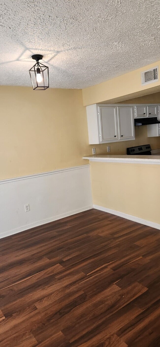 Building Photo - 9703 Pine Pass Dr