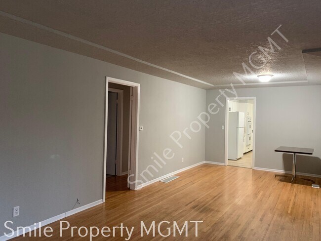 Building Photo - 10923 SE Pardee St