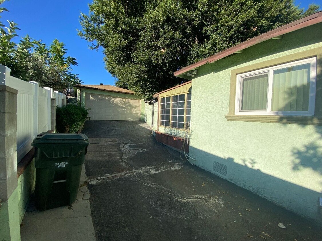 Building Photo - 2551 Evelyn St