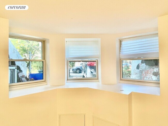 Foto del edificio - 287 E 7th St