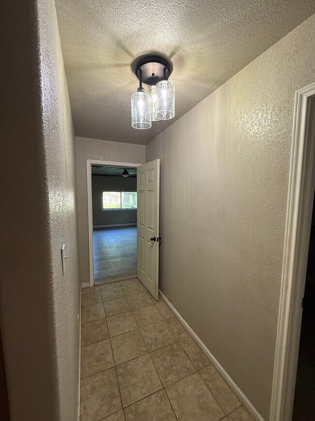 Foto del edificio - COMING SOON!!! 3/4 Bedroom, 2 Bathroom Home for Rent in Orange - BridgeCityISD