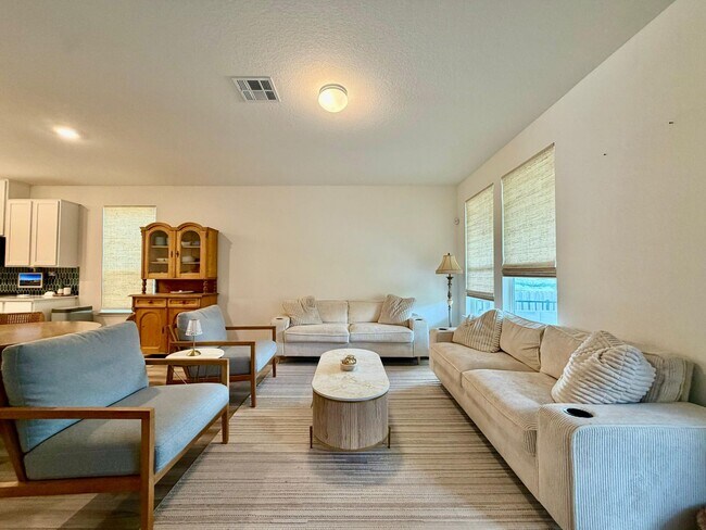 Building Photo - Exceptional 4BR, 3BA Home in Desirable Knox Ridge