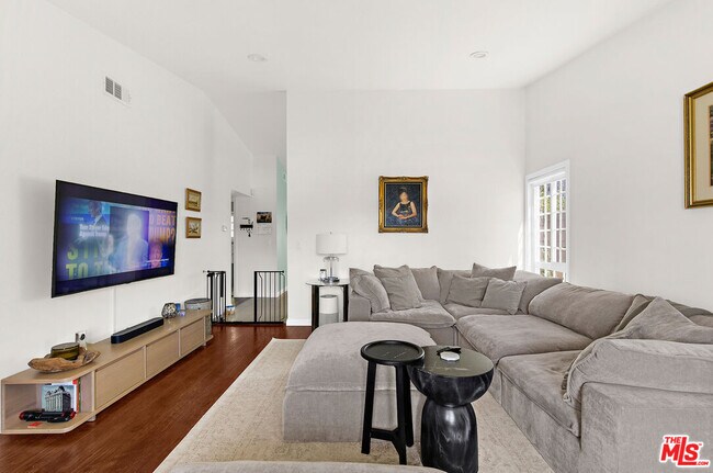 Foto del edificio - 13223 Arabella St