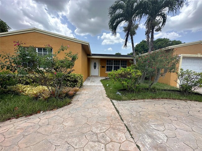 Building Photo - 2706 Nassau Dr