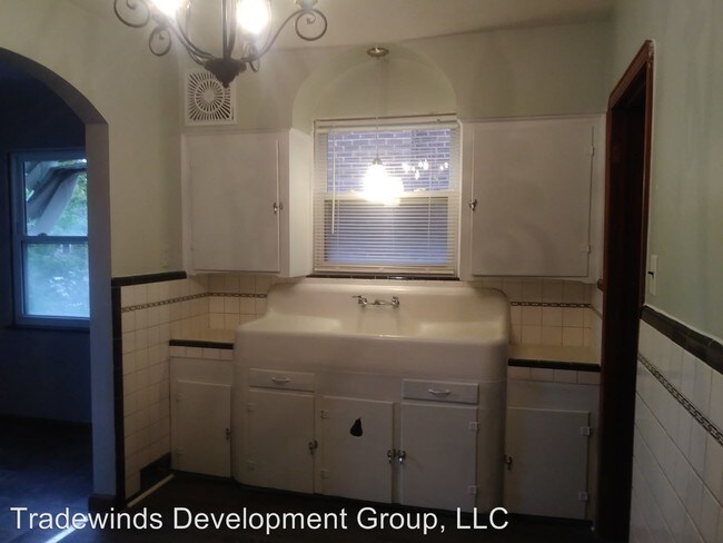 Building Photo - 3 br, 1 bath House - 11853 Nashville St