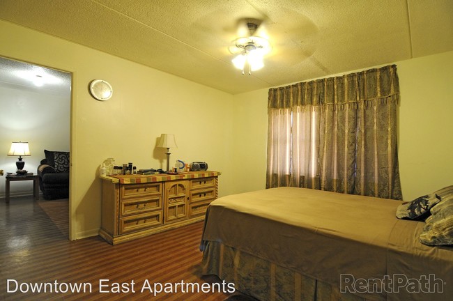 Foto del edificio - 1 br, 1 bath Apartment - 888 Franklin St