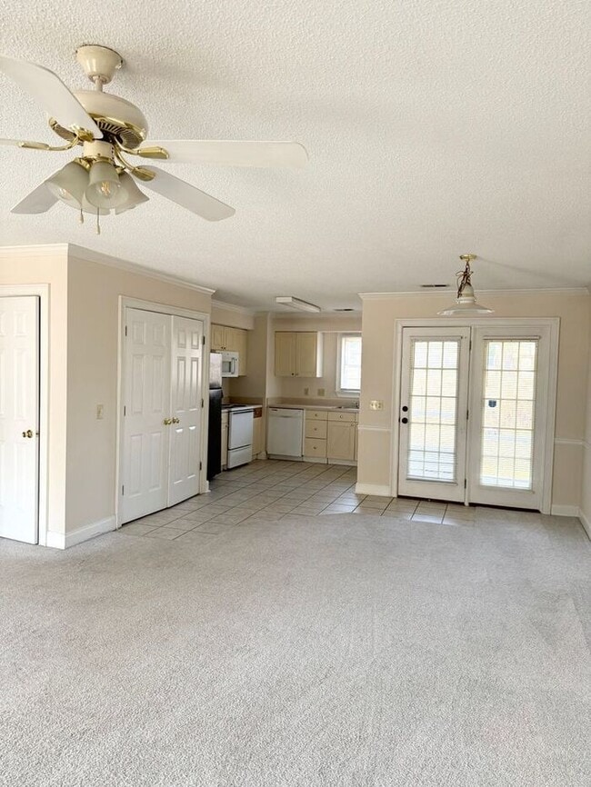 Foto del edificio - Lexington-Offering Self Guided Tour with RENTLY!