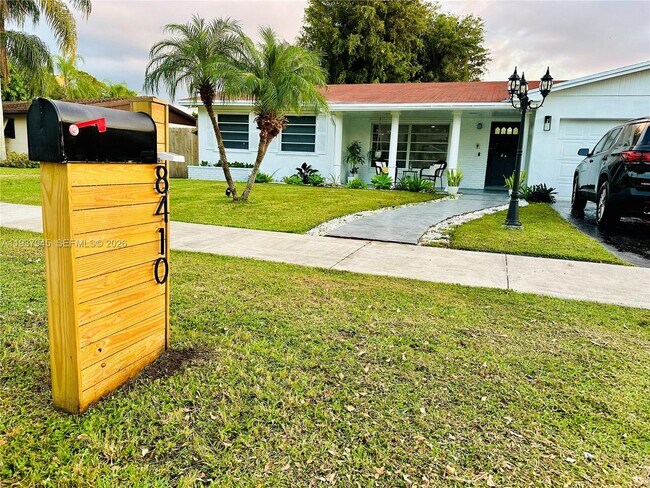 Foto del edificio - 8410 SW 201st St