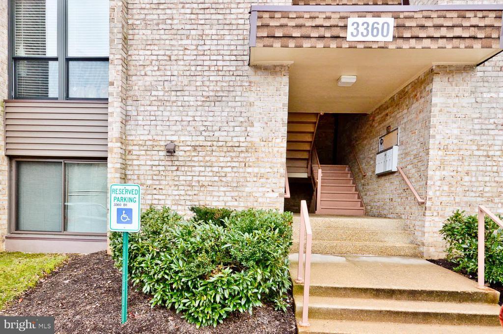 Primary Photo - 3360 Huntley Sq Dr