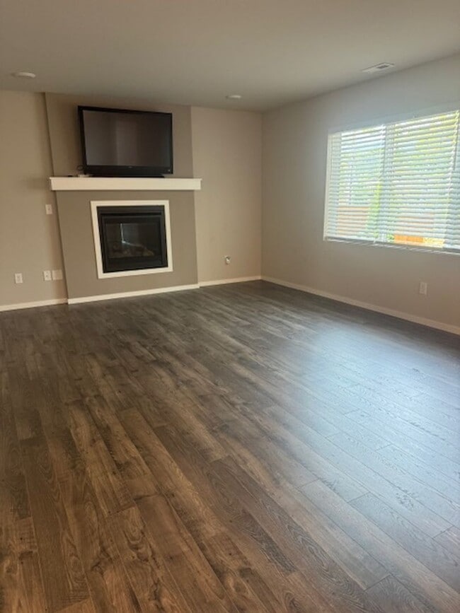 Building Photo - Welcome to your dream home in Cle Elum!