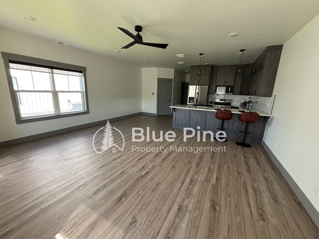 Building Photo - 5133 Beach Dr