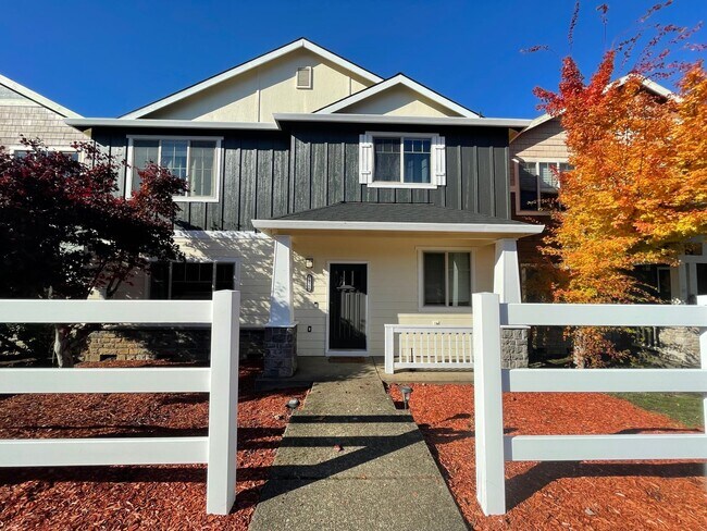 Building Photo - 3Bd/2.5Ba Oregon City Home ~ Washer/Dryer,...