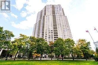 Building Photo - 25-PH25 Kingsbridge Garden Cir