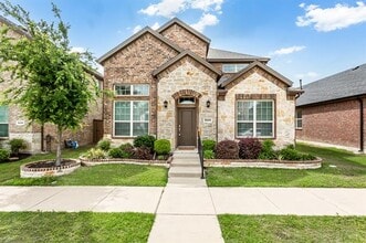 Building Photo - 2148 Miramar Dr