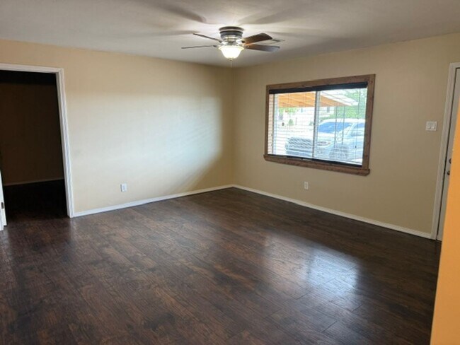 Building Photo - 2913 N Mann Dr