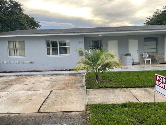 Foto del edificio - 802 N 58th Ave