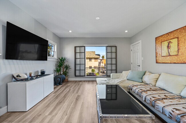 Building Photo - 1559 S Harvard Blvd