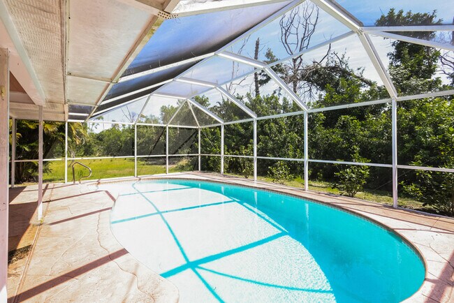 Foto del edificio - 5946 Stringfellow Rd