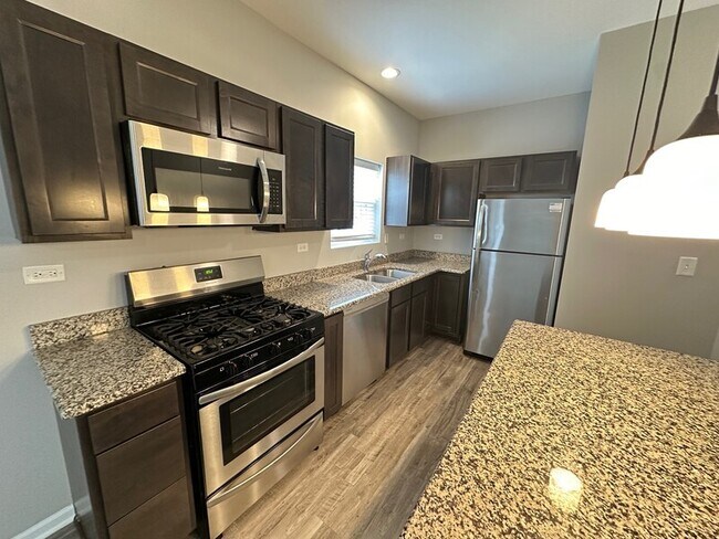 Foto del edificio - 809 E Main St Unit 1C