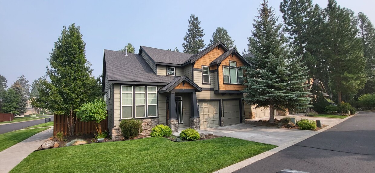 Primary Photo - SW Bend - 3 Bed 2.5 Bath -Fenced-Corner lo...