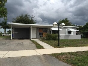 Building Photo - 4270 SW 36th St