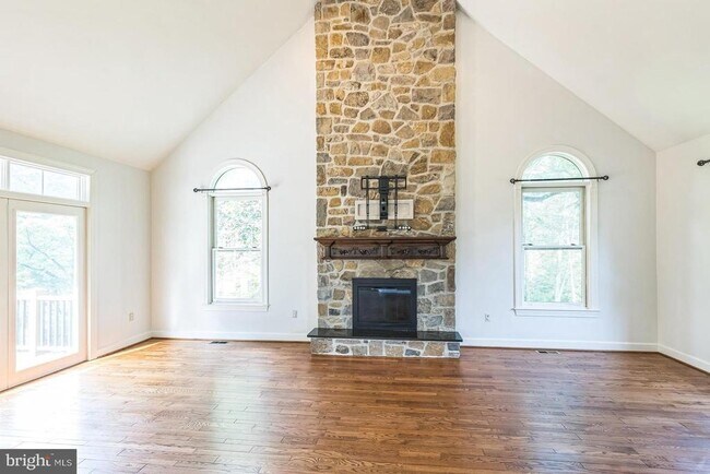 Building Photo - 1720 Honeysuckle Ln