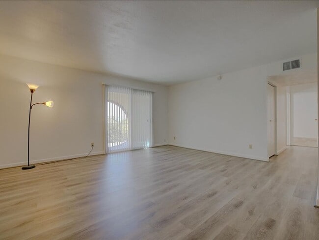 Building Photo - 6312 N Barcelona Ln