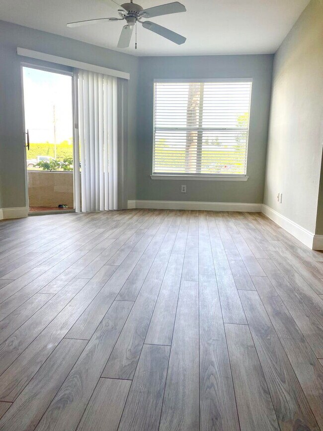 Foto del edificio - 1705 Palm Cove Blvd