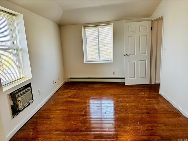 Building Photo - 155-16 Booth Memorial Ave