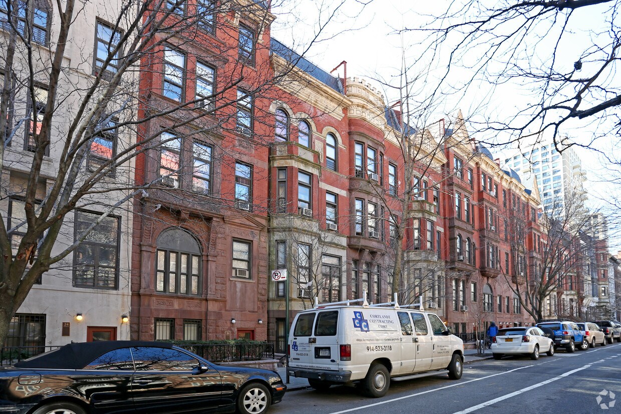 Building Photo - 28 W 91st St
